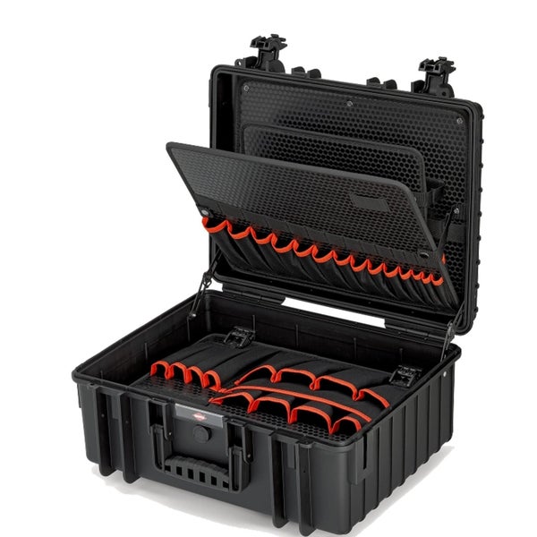 Knipex Logo. Geöffneter Werkzeugkoffer aus schwarzem Kunststoff mit Werkzeugtafeln und zahlreichen orangefarbenen Schlaufen für Werkzeuge.