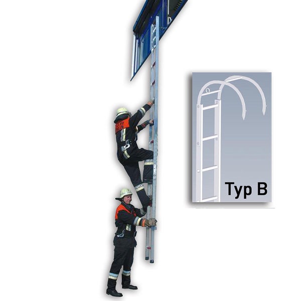 Feuerwehrleute steigen auf eine Aluminiumleiter vom Typ B