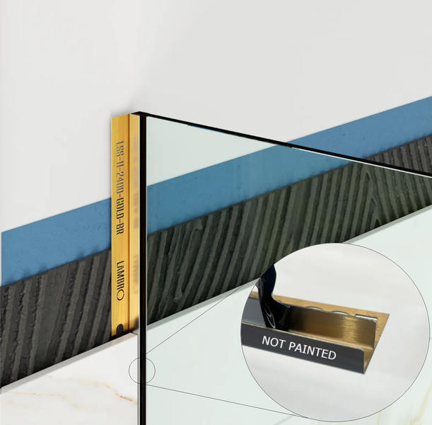 Lambro L-Profil Fliesenschiene aus Edelstahl in Gold gebürstet für Wandfliesen mit Detailansicht der unlackierten Innenkante.