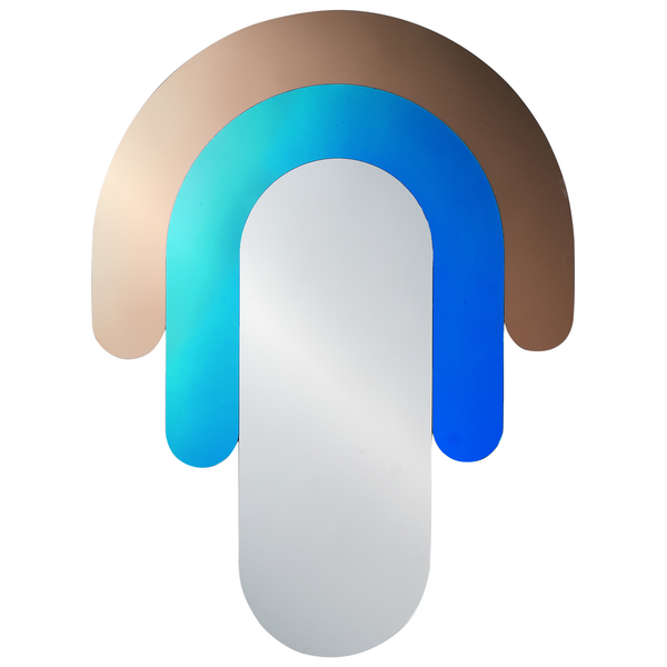 Rückseite eines Spiegels mit Halterungen zur Wandmontage