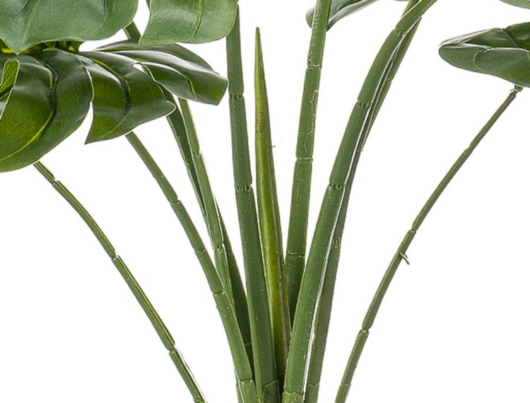 Künstliche Monstera Pflanze im Tontopf mit großen grünen Blättern.