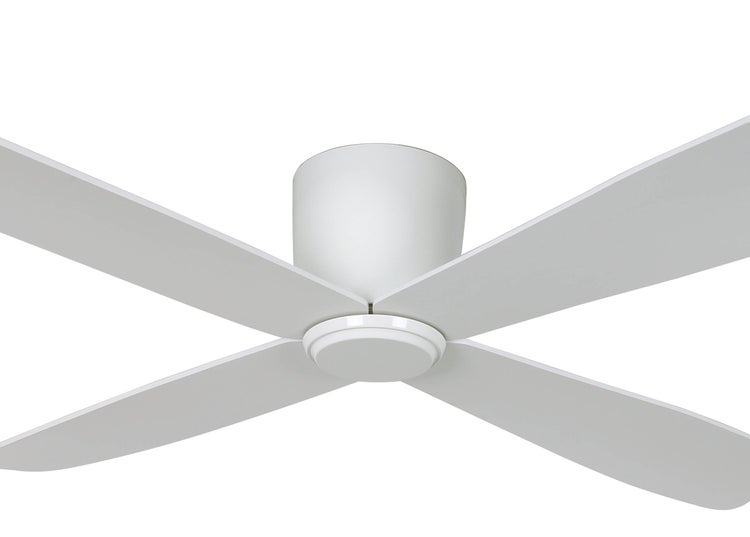 Moderner Deckenventilator mit vier Flügeln zur effektiven Luftzirkulation im Wohnraum