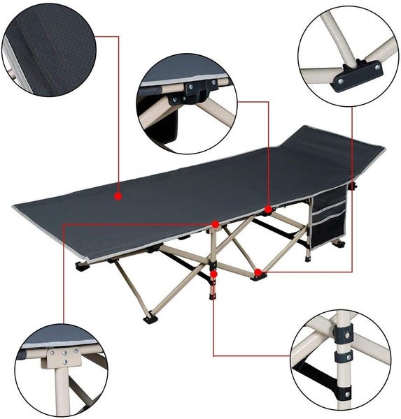 Campingliege mit Klappmechanismus und Seitentaschen.