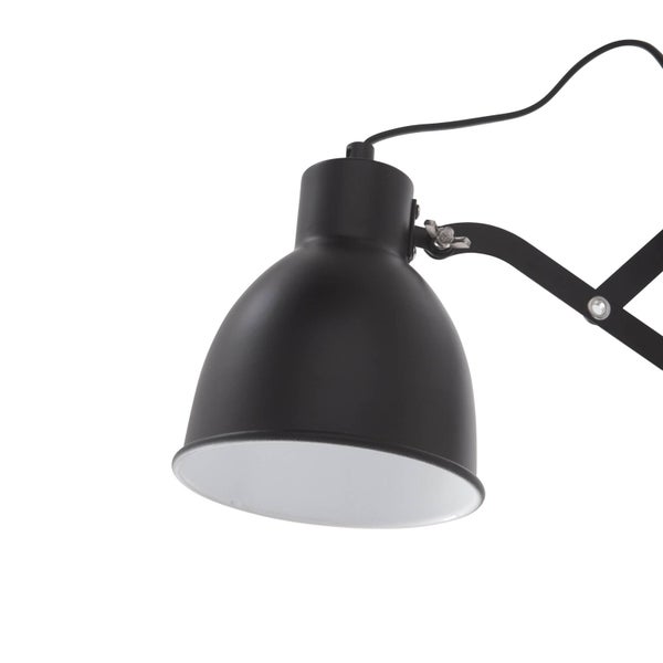 Detailansicht einer schwarzen Schreibtischlampe mit Schwenkarm.