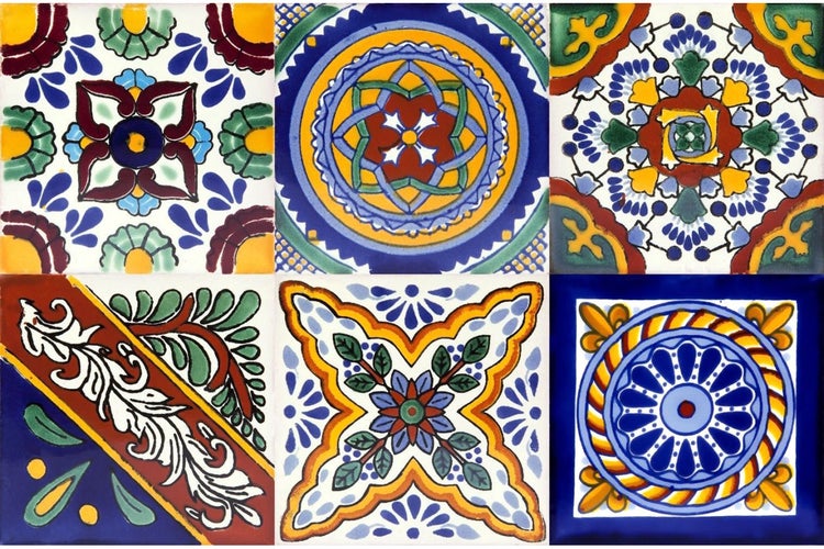 Fliesen mit floralen und geometrischen Mustern