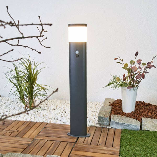 Lindby LED Wegeleuchte / Pollerleuchte mit Bewegungsmelder, Höhe 80 cm Wegelampe spritzwassergeschützt IP44 8,1W Außenleuchte