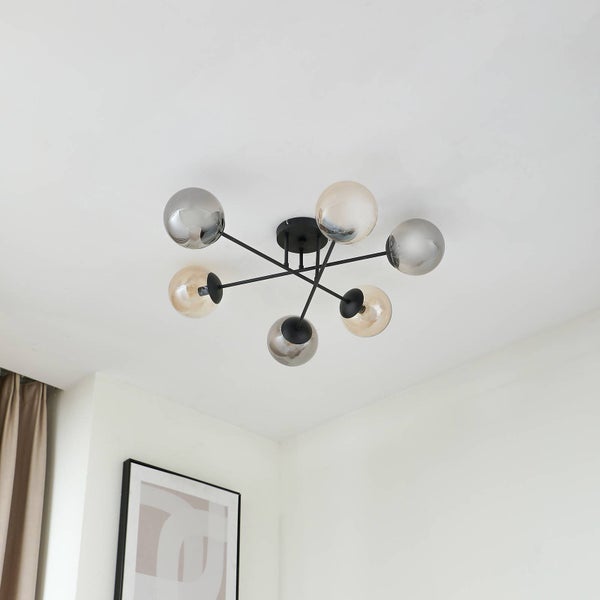 Deckenleuchte mit sechs Leuchtenarmen und kugelförmigen Lampenschirmen