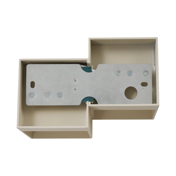 Ein beiger Rollladen-Gurtwickler mit einer Metallschiene.