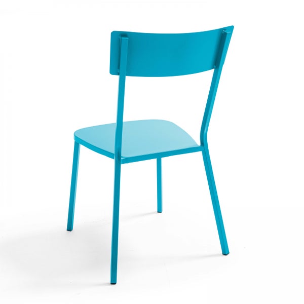 Türkisfarbener Metallstuhl mit Rückenlehne und vier Beinen, Ansicht von hinten.