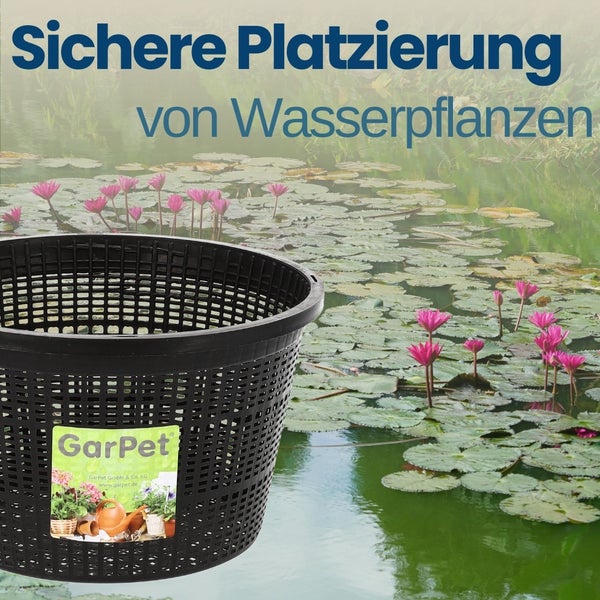 Schwarzer Pflanzkorb vor einem Teich mit Seerosen für die sichere Platzierung von Wasserpflanzen