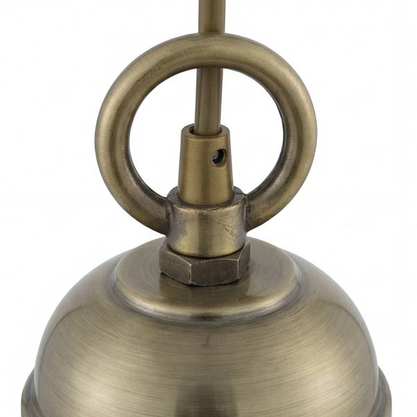 Detailaufnahme einer Pendelleuchtenaufhängung