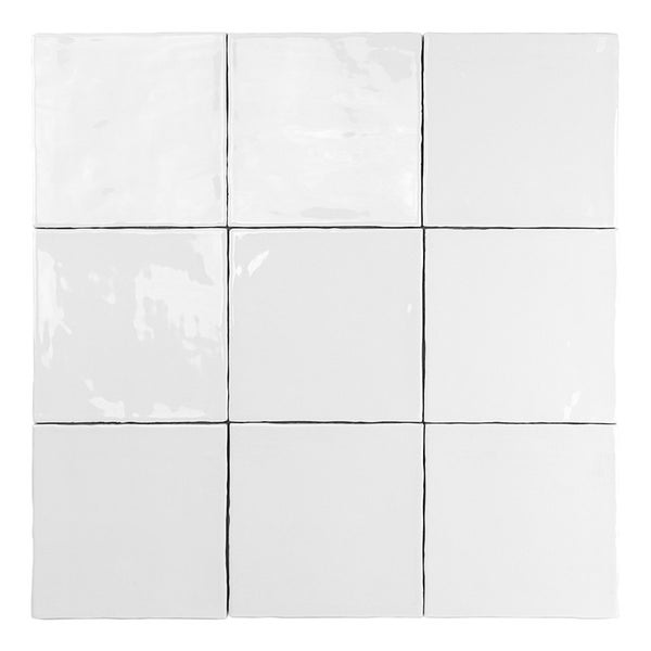 Quadratische Wandfliesen mit glänzender Oberfläche in einer dreimal drei Anordnung
