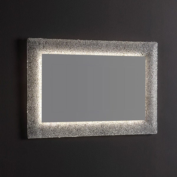 Rechteckiger Badezimmerspiegel mit integrierter LED-Beleuchtung und einem Rahmen in Kristall-Optik.