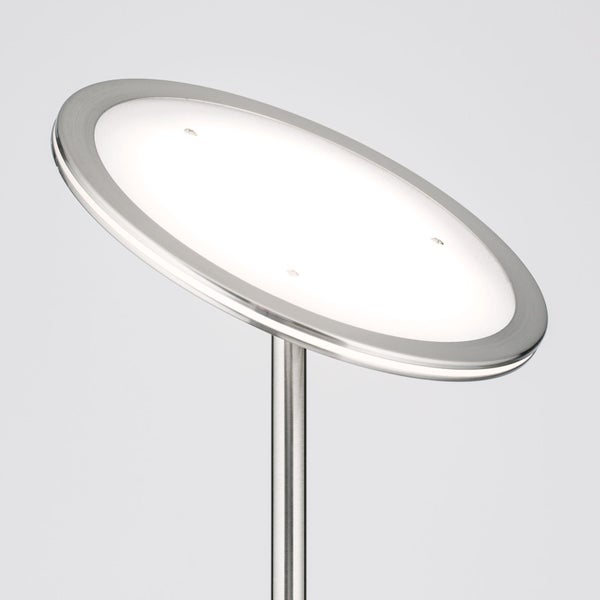 Stehleuchte mit ovalem Lampenschirm und Metallfuß