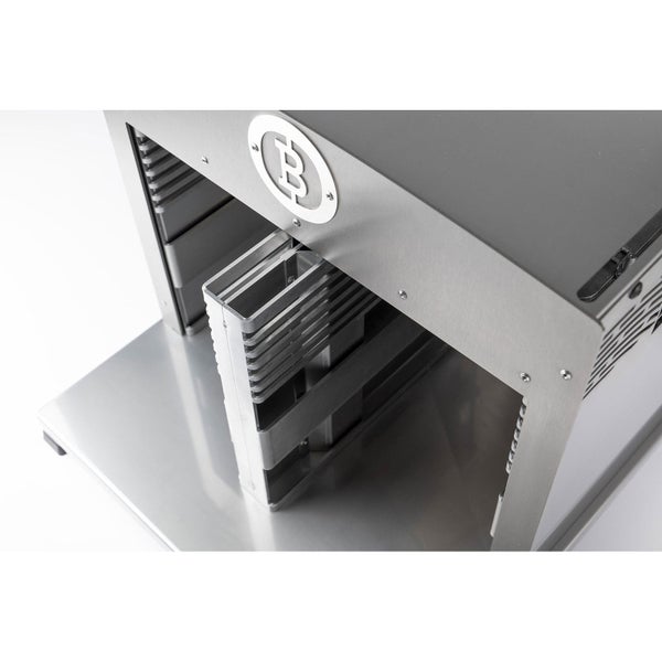 Beefer Logo auf einem Hochleistungsgrill aus Edelstahl mit Einschubraster für Grillroste.