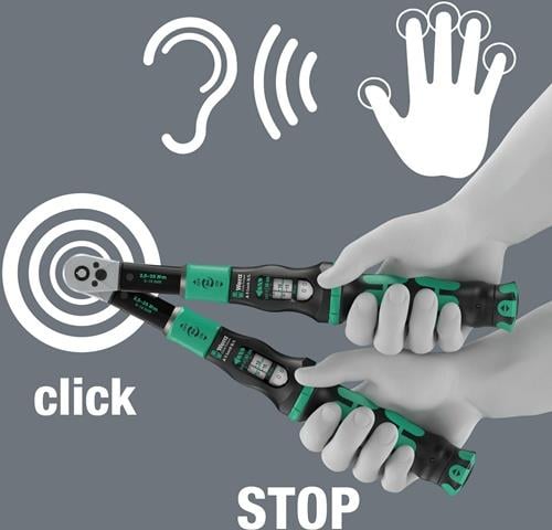 Zwei Drehmomentschlüssel werden von Händen gehalten, die Symbole zeigen die akustische Rückmeldung und die erforderliche Handhabung an