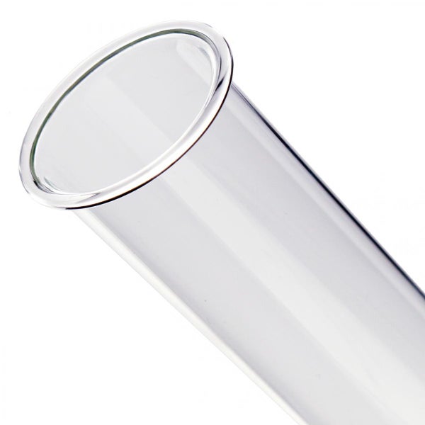 Nahaufnahme eines transparenten Glasrohres mit rundem Rand.