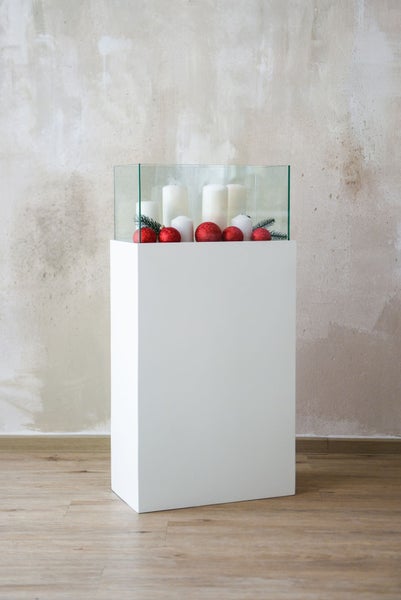 Freistehende Vitrine mit Glasaufsatz