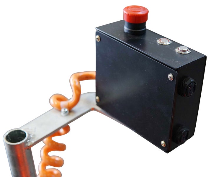 Steuerkasten mit Not-Aus-Schalter und flexibler Halterung