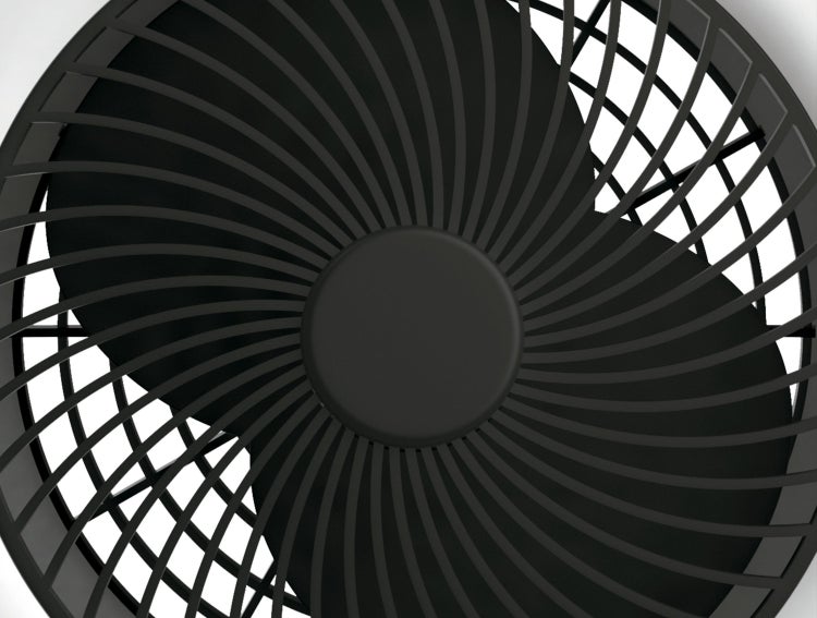 Detailansicht eines Tischventilators mit Schutzgitter
