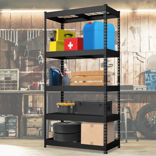 Schwarzes Regal mit fünf Ebenen zur Lagerung von Werkzeugen und Materialien in einer Werkstatt