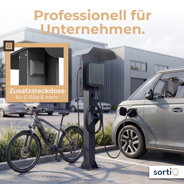 Ladestation für Elektrofahrzeuge und E-Bikes für Unternehmen mit zusätzlicher Steckdose. sortiQ Logo.