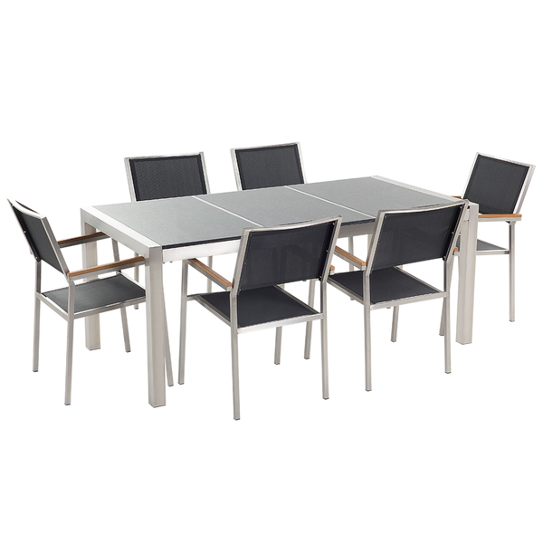 Gartenmöbel-Set bestehend aus einem rechteckigen Tisch mit Steinplatte und sechs Edelstahlstühlen mit Holzarmlehnen und schwarzer Textilbespannung.