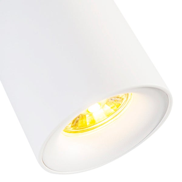 Nahaufnahme einer weißen Deckenleuchte mit LED-Leuchtmittel