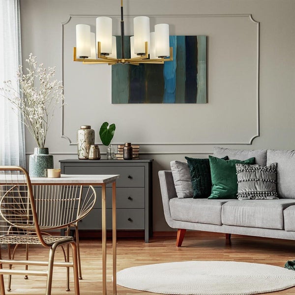 Wohnzimmer mit Sofa, Kommode, Tisch und Hängelampe