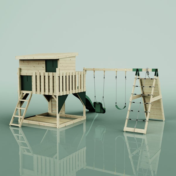Spielturm aus Holz mit Spielhaus, Rutsche, zwei Schaukeln, Sandkasten und Kletterwand.