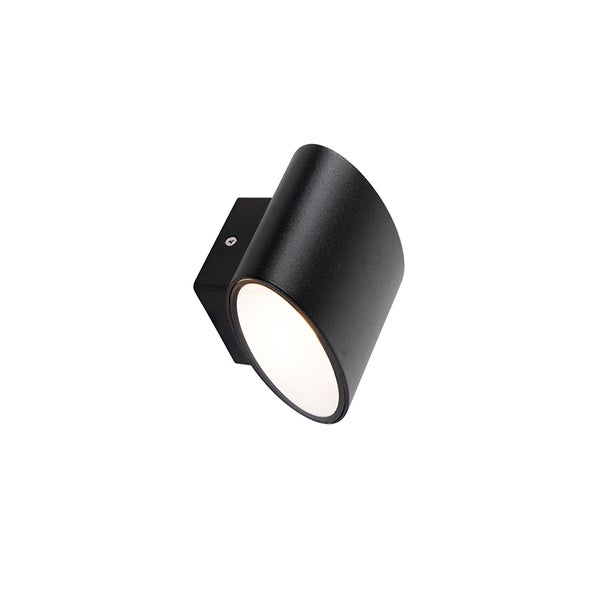 Moderne zylindrische Wandleuchte aus schwarzem Metall mit schrägem Lichtaustritt.