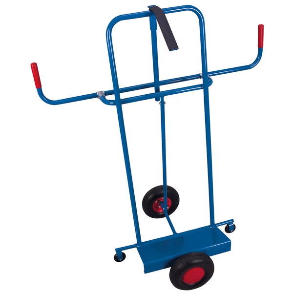 Blaue Plattenkarre aus Metall mit vier Rädern und roten Handgriffen zum Transport von großen Platten.