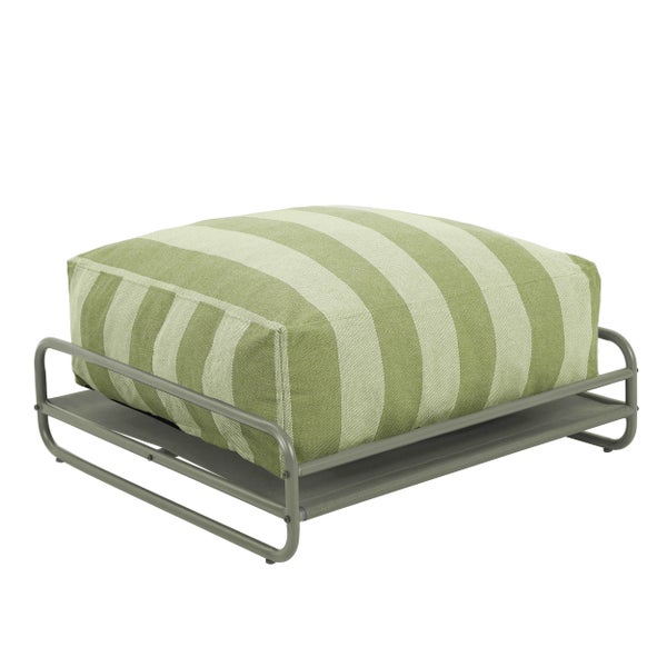 Gestreifter Gartenhocker mit Metallgestell und gepolstertem Sitzkissen.