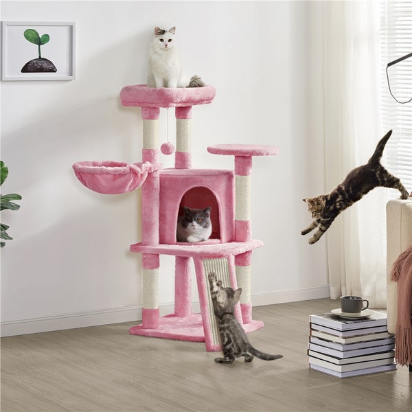 Rosa Katzenbaum mit mehreren Ebenen, Kratzstämmen und drei Katzen