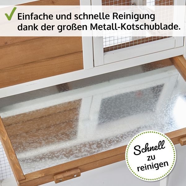 Kleintierstall aus Holz mit einer großen, herausziehbaren Reinigungsschublade aus Metall für eine einfache und schnelle Reinigung.