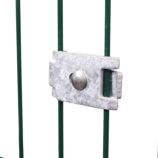 Detailaufnahme einer Zaunverbindungsklammer an einem Zaun