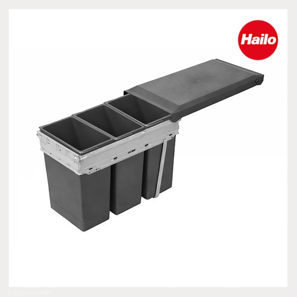 Hailo Einbau-Abfalltrennsystem mit drei grauen Eimern und Metallauszug, Hailo Logo.
