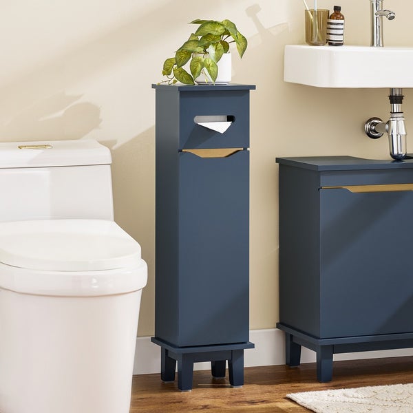 Badezimmer mit Toilette, Waschbecken und blauem Toilettenpapierhalter mit Aufbewahrung