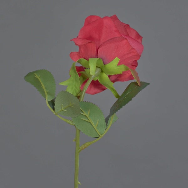 Künstliche rote Rose mit grünem Stiel und Blättern.