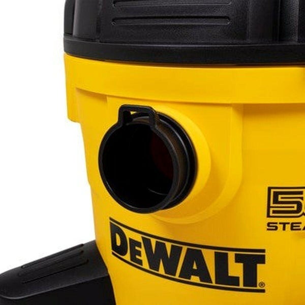 Detailansicht des Schlauchanschlusses eines DeWalt Nass und Trockensaugers mit Kunststoffgehäuse