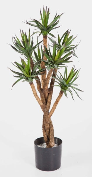 Künstliche Yucca-Palme im schwarzen Topf mit mehreren strukturierten Stämmen und grünen Blättern.