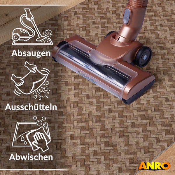 Bodenmatte mit Flechtoptik, geeignet zum Absaugen, Ausschütteln und Abwischen. Staubsauger auf der strukturierten Matte. ANRO Logo.