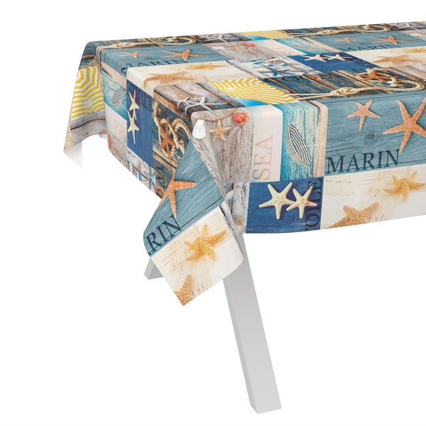 Abwaschbare Tischdecke mit maritimem Muster aus Seesternen, Muscheln und Tauen in Holzoptik.