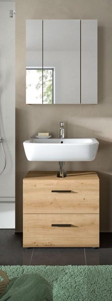 Modernes Badezimmer mit hölzernem Waschtischunterschrank, zwei Schubladen mit schwarzen Griffen, weißem Waschbecken und Spiegelschrank.