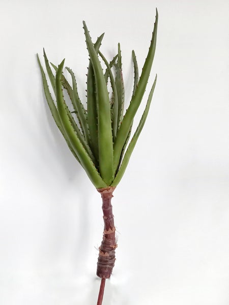Künstlicher Bonsai Kiefer in rechteckiger schwarzer Schale mit strukturiertem Stamm und grünen Nadelbüscheln.