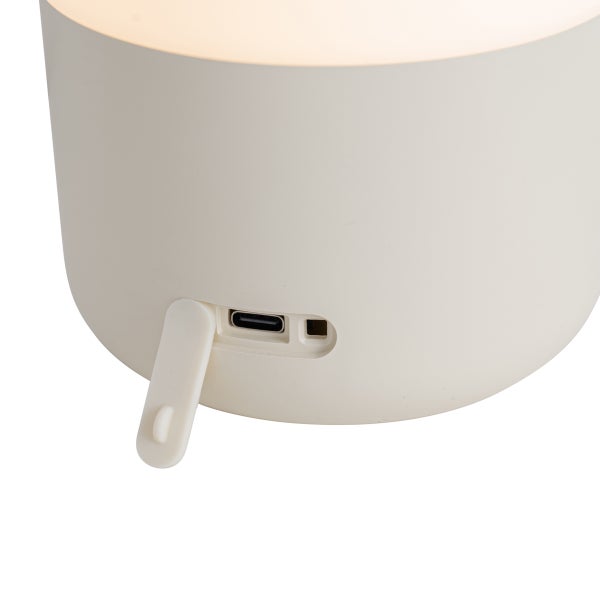 Detailaufnahme eines Lampensockels mit USB-C-Ladeanschluss und Schutzabdeckung.