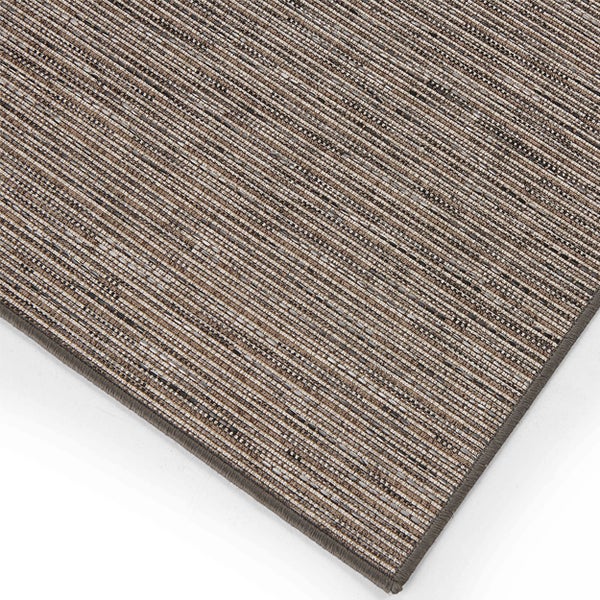 Flachgewebe-Teppich mit Linienstruktur und geketteltem Rand.