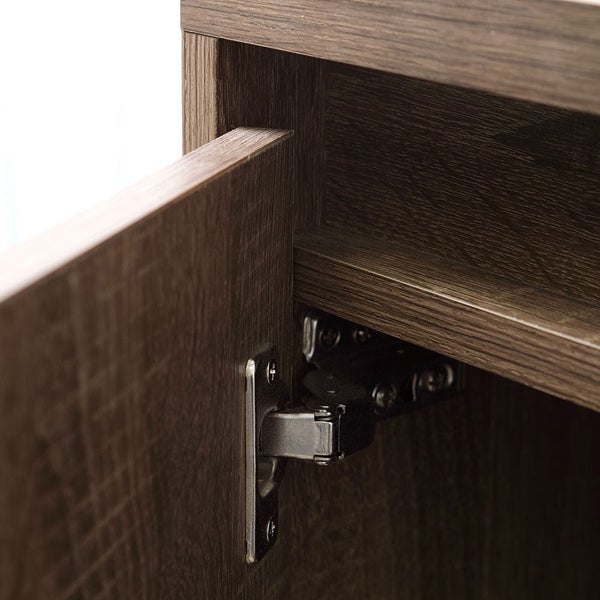 Detailaufnahme eines Schrankes mit Türscharnier