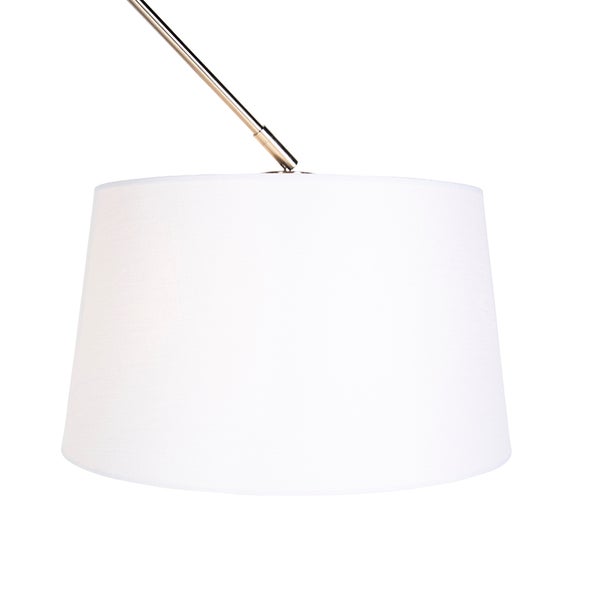 Lampenschirm aus weißem Stoff mit einer Metallstange.