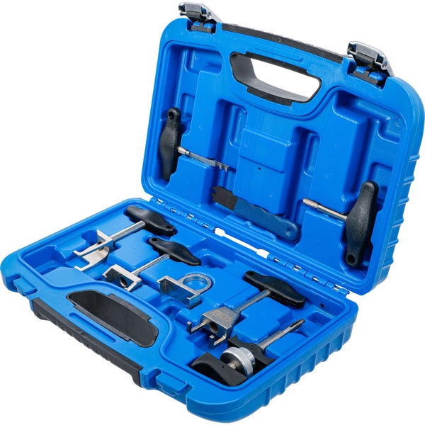 Werkzeugsatz für die Autoreparatur in blauem Kunststoffkoffer